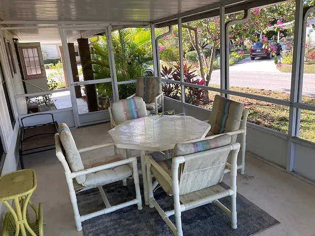 Large Lanai