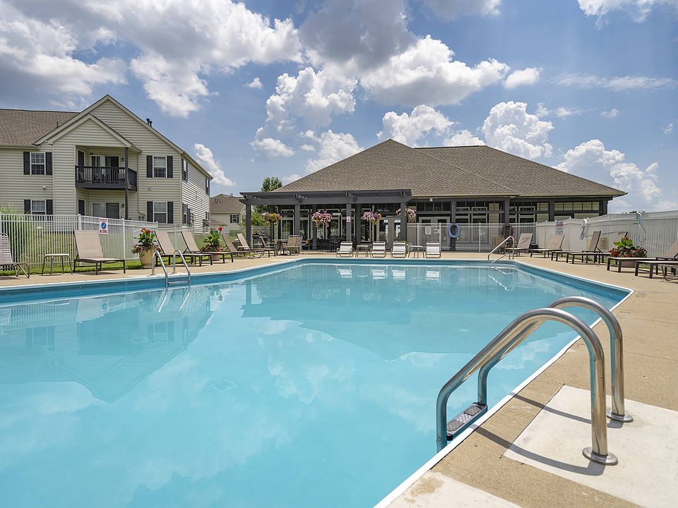 Take a refreshing break by our sparkling poolperfect for lounging, swimming, and soaking up the sun at Catalina Club.