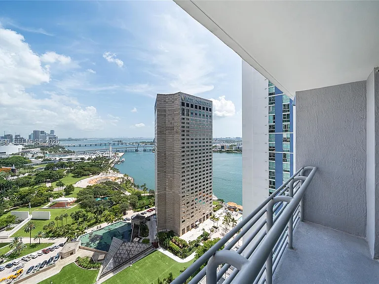 325 Biscayne Blvd #2920 — Photo 21