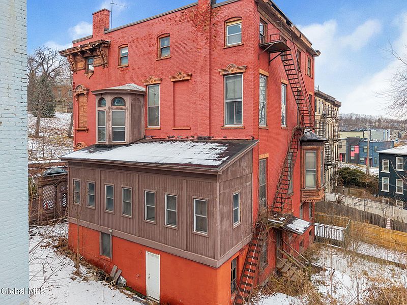 75th image of 93 Ten Broeck Street