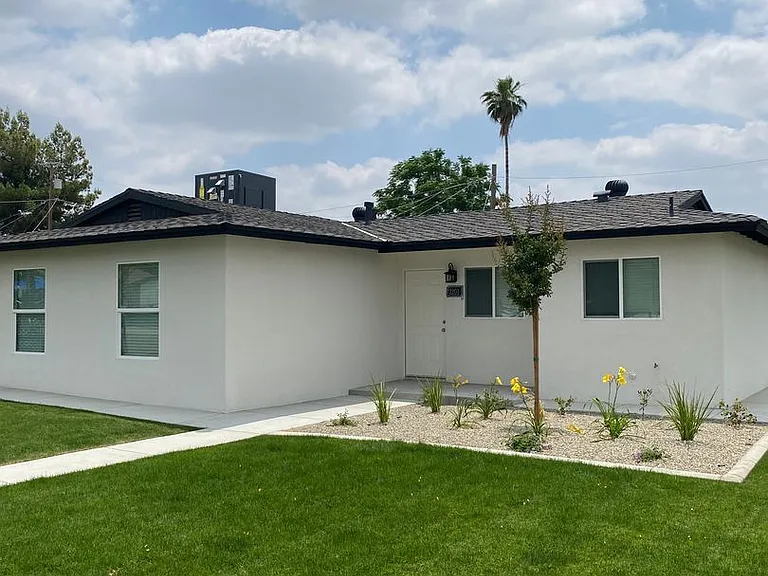 3201 Mesa Dr — Photo 1