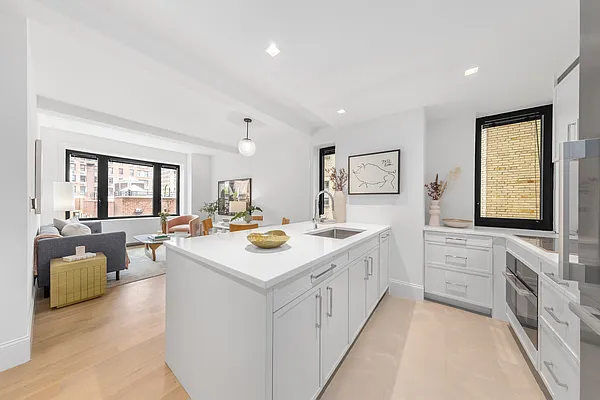 Rented by SERHANT. | media 1