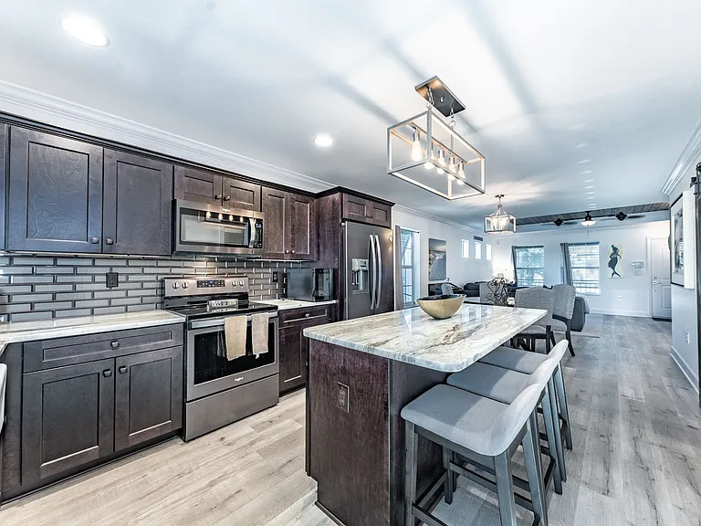 327 Harvey St — Photo 18