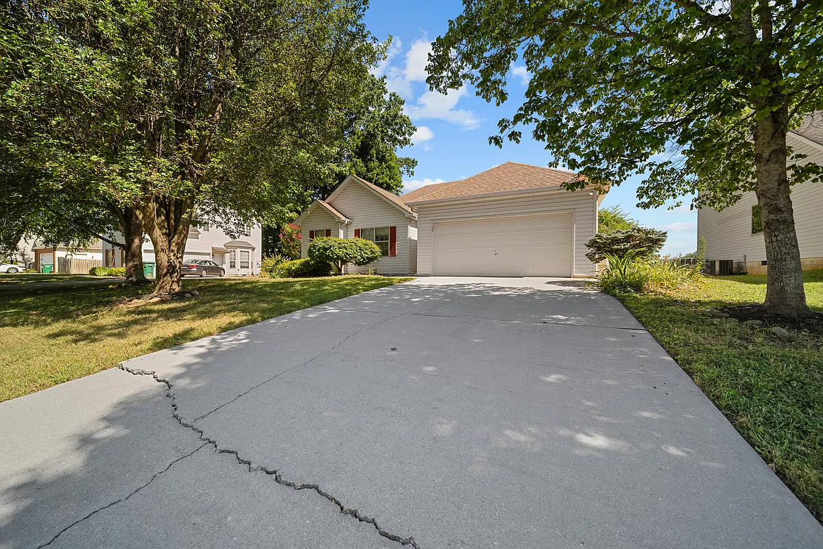 You CANNOT use the garage. so sorry - 10160 Highgate Cir