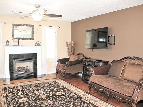 3rd image of 17 Village Ln #17