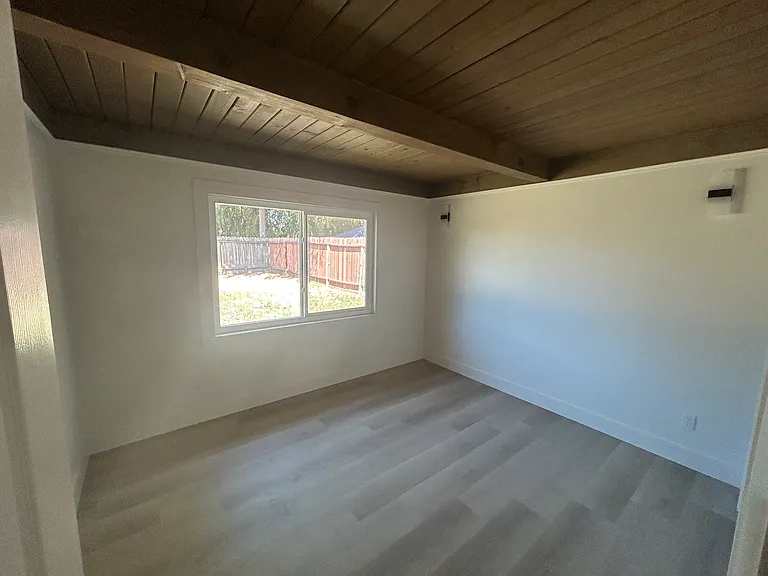 6335 N Pershing Ave — Photo 8