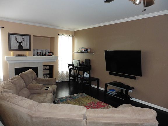 5th image of 2212 Claremont Ln