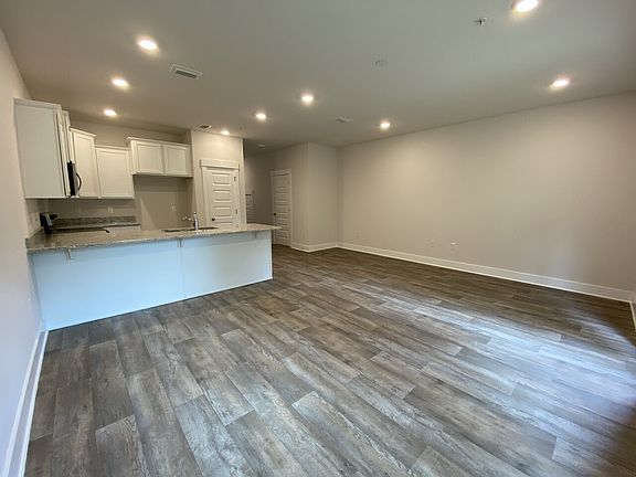 5th image of 1431 Iroquois Ct