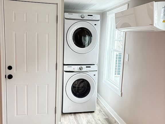 4th image of 936 S Main St #3