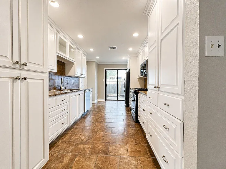 3603 Palomar Ln — Photo 6
