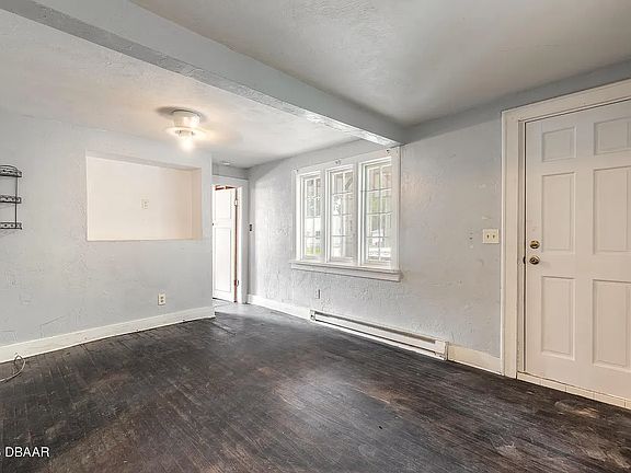 4th image of 319 Taylor Ave