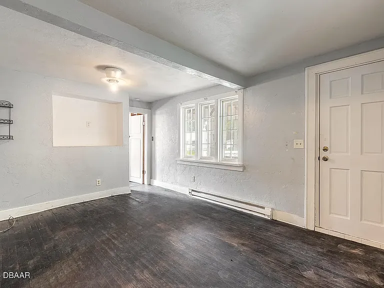 319 Taylor Ave — Photo 4
