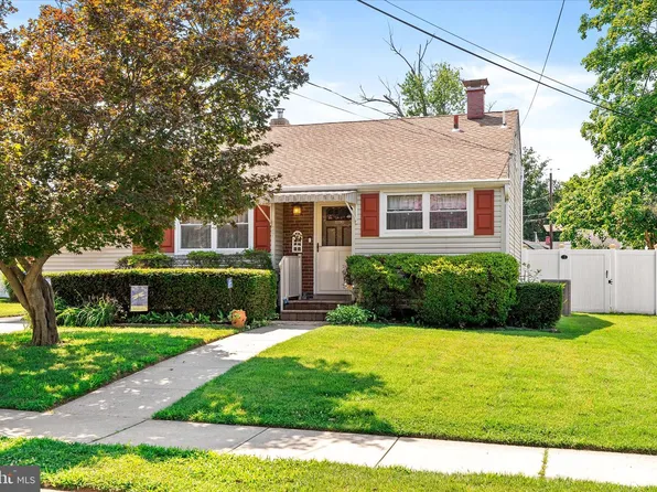 27 Lakeview Dr, Hamilton, NJ 08620