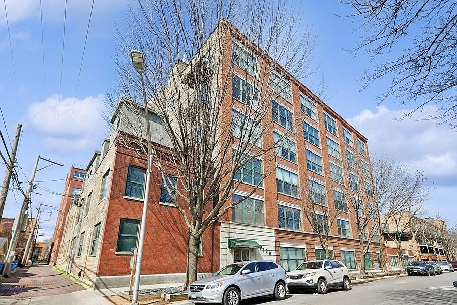 1st image of 1720 N Marshfield Ave APT 109