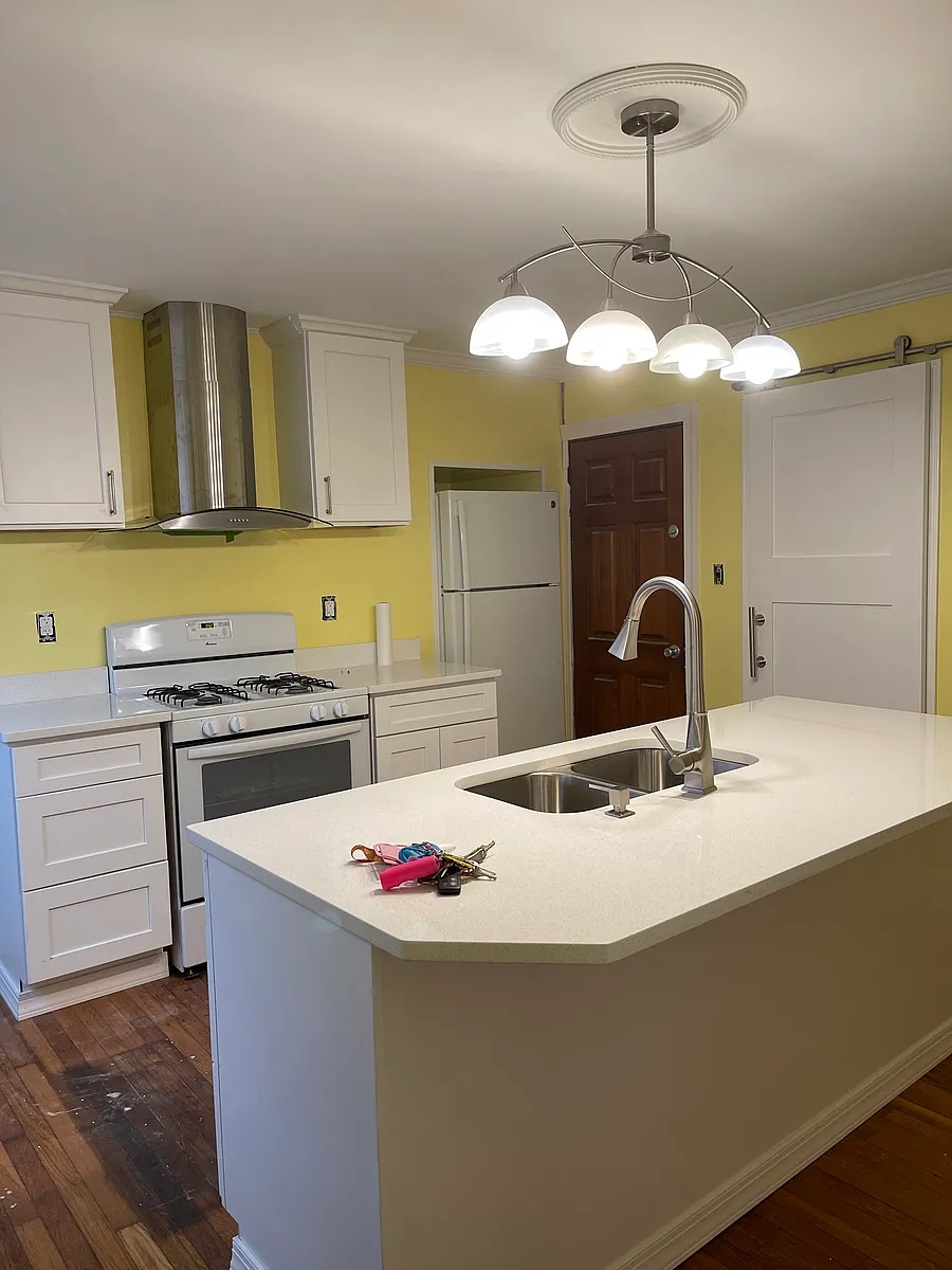 Kitchen - 512 Pine St #1W