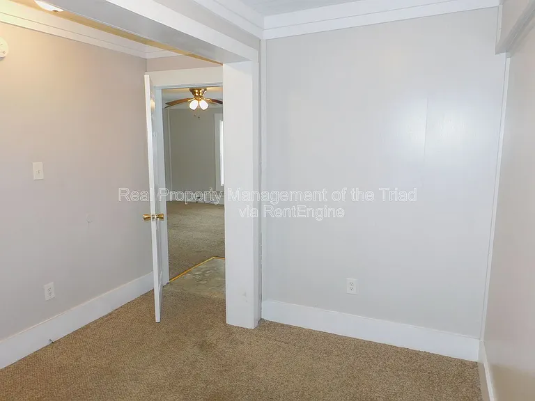 504 Oxford St — Photo 14
