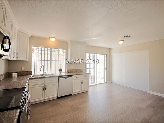 5th image of 572 Greenbriar Townhouse Way