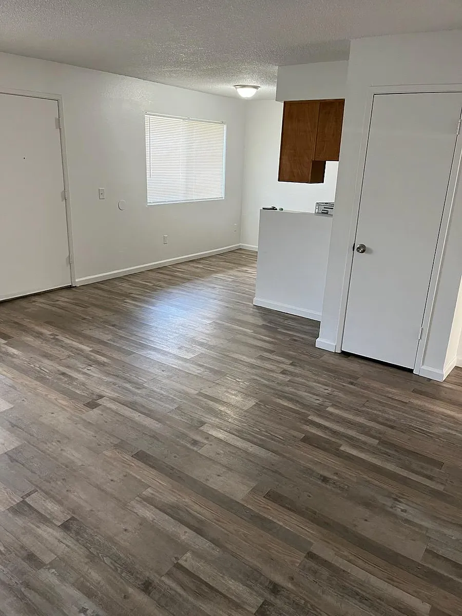 Building Photo - 100 W Caldwell Ave #15