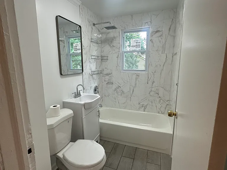 34 Dupont Pl — Photo 9