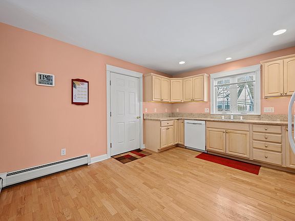4th image of 7 Mackworth Lane #7