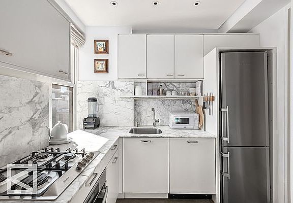 5th image of 234 W 21st St APT 6