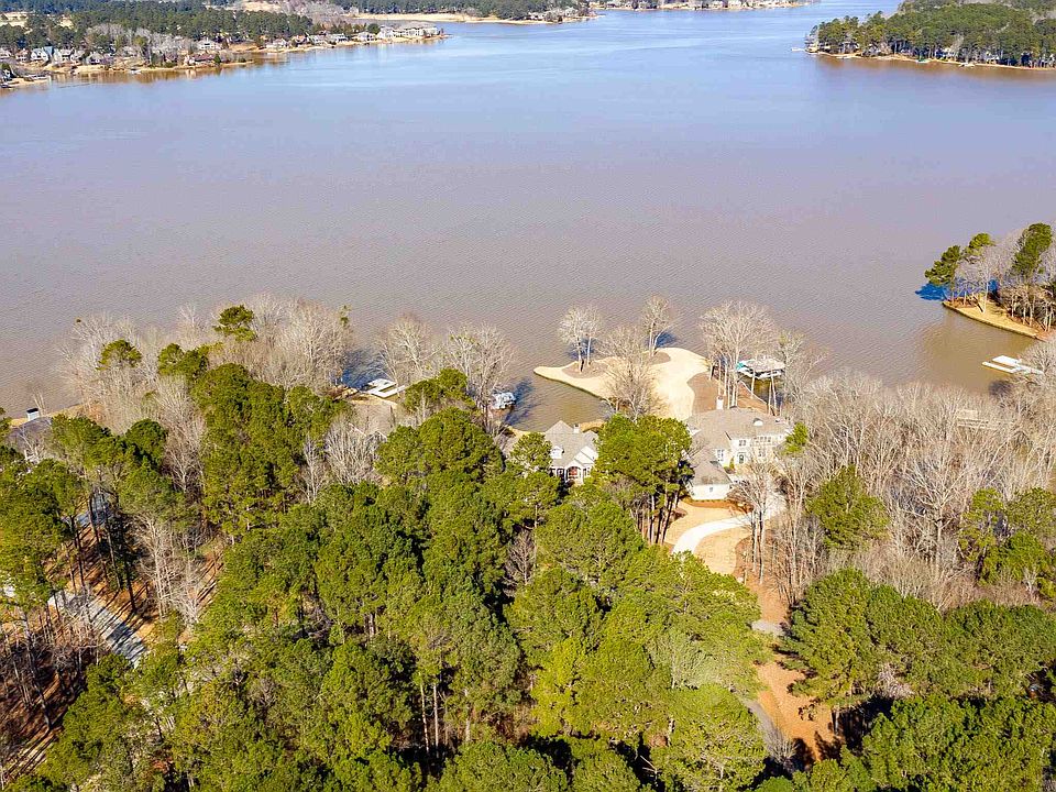 1st image of 132 Carolyn Dr