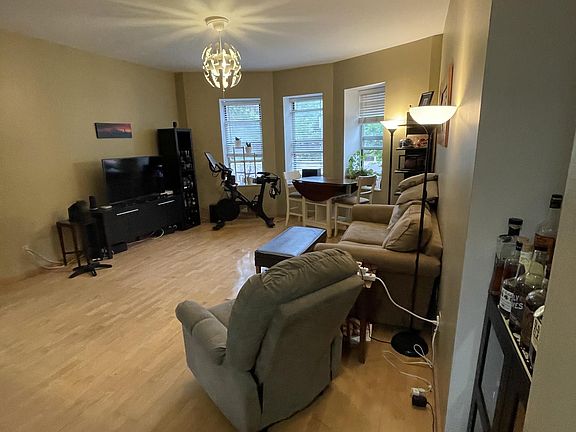 5th image of 4317 Lindell Blvd APT C