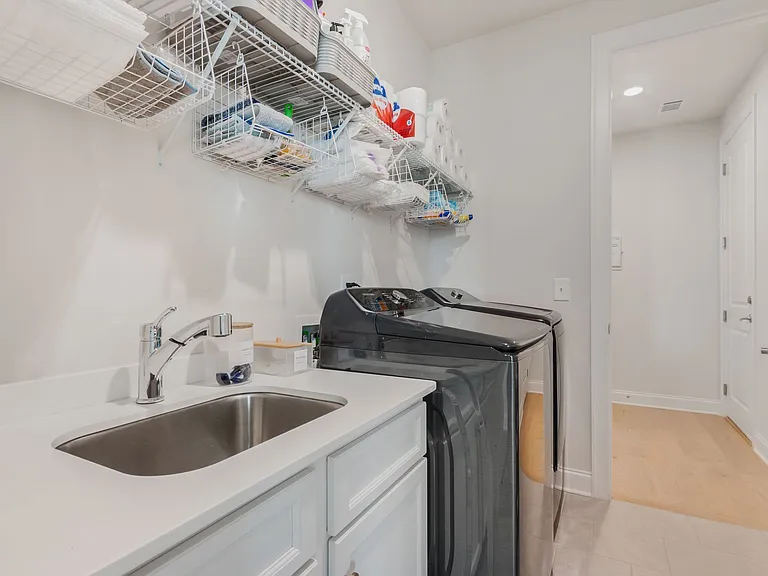3041 Shandor St — Photo 3