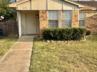837 Woodland Ct, Kennedale, TX 76060