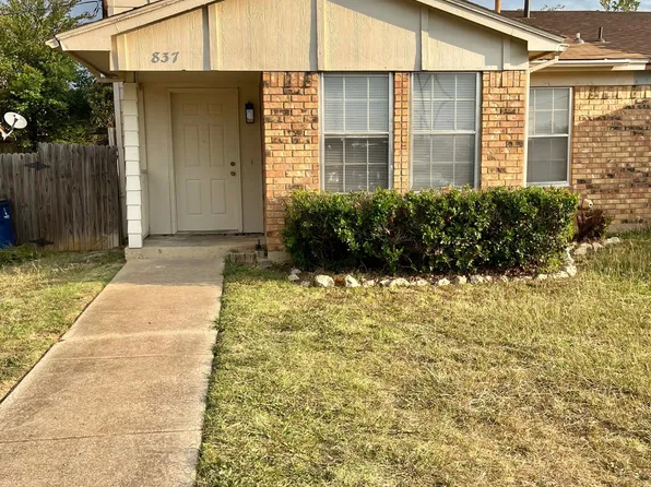 837 Woodland Ct, Kennedale, TX 76060