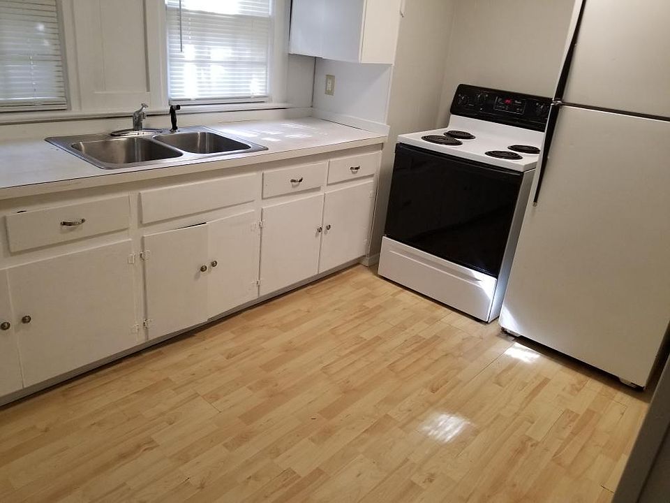 2nd image of 802 S Poplar St #D