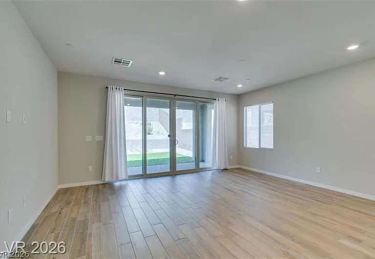109 Medianoche St — Photo 12