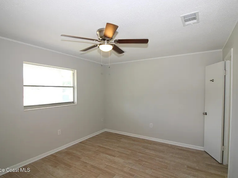 75 Rivercliff Ln — Photo 9