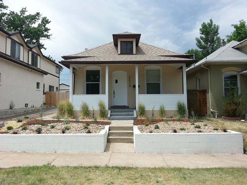 Front w/ porch