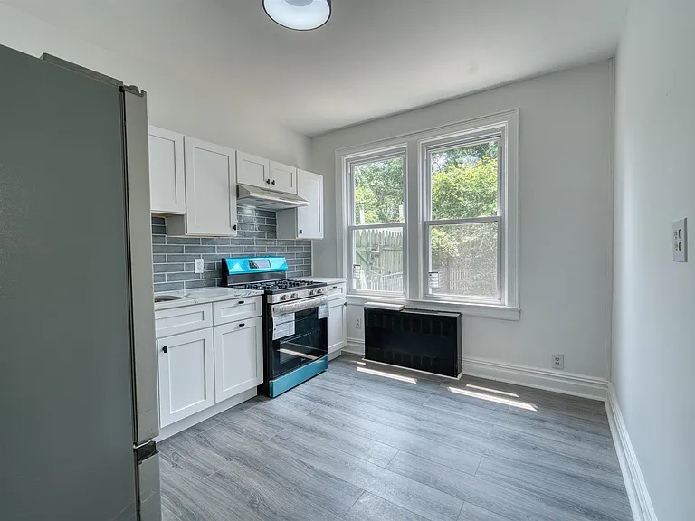 175 Zabriskie St #1 — Photo 4