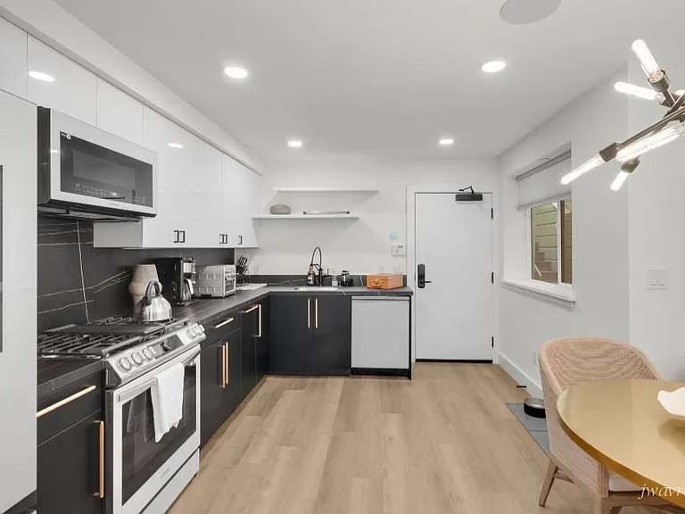 1950 Sacramento St #B — Photo 6