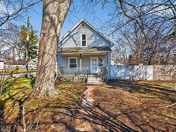 4th image of 1724 Maine St