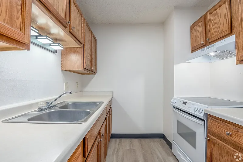 2 bed, 1.0 bath, $999 — Photo 2