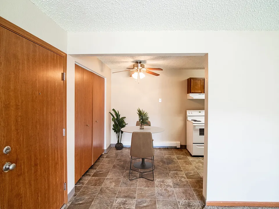 Bismarck, ND Eastbrook Apartments | Dining