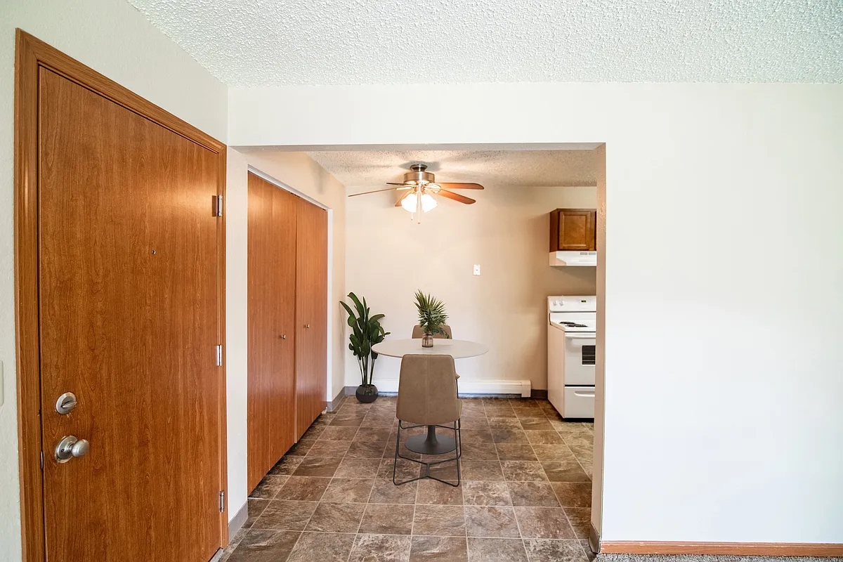 Bismarck, ND Eastbrook Apartments | Dining - Eastbrook Apartments
