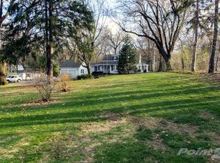 1307 Milwaukee St, Delafield, WI 53018