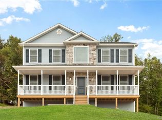 2 Eagle Ct, Middletown, NY 10940