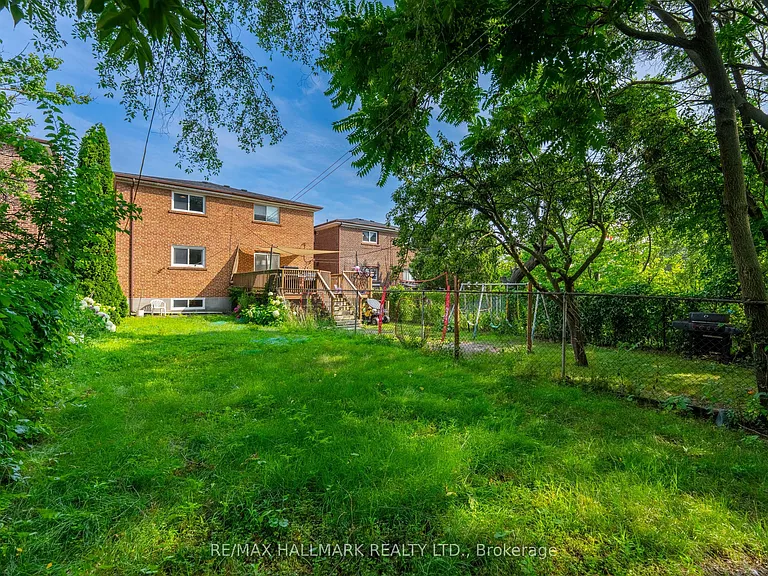 402 Kingston Rd — Photo 30