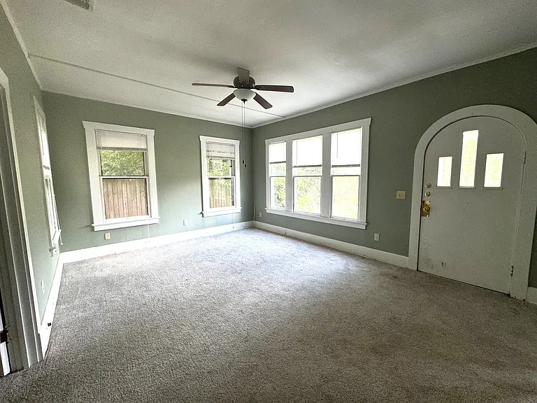 1112 Spruce St — Photo 3