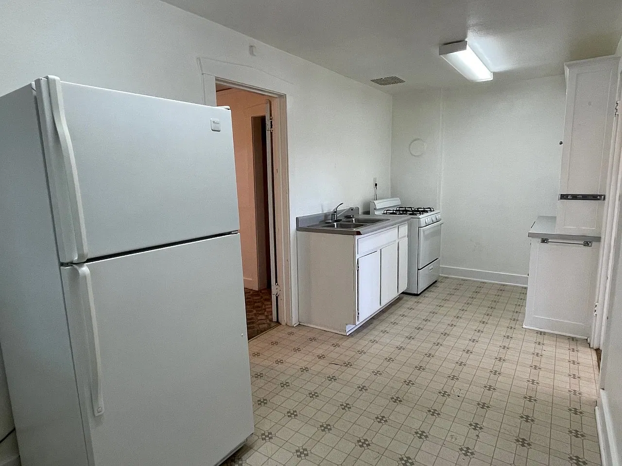 709 Grace Avenue - 711 — Photo 4