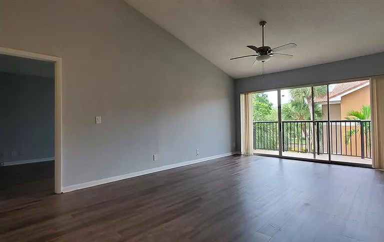 9033 Wiles Rd — Photo 15