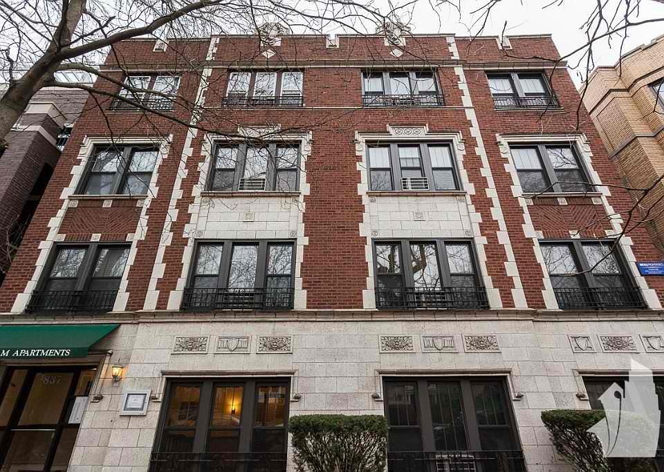 1st image of 837 W Wolfram St APT 104C