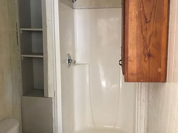 3rd image of 446 Miller St APT A