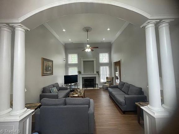 4th image of 108 Highgate Ln