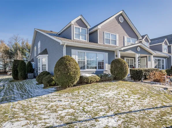 815 Spring Lake Drive #815, Middle Island, NY 11953